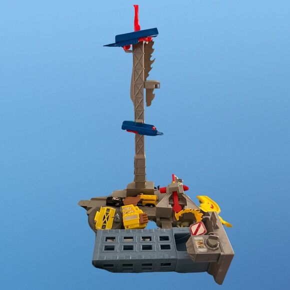 Huge Lot of Hot Wheels Playsets, Tracks & Accessories - Picture 8 of 8